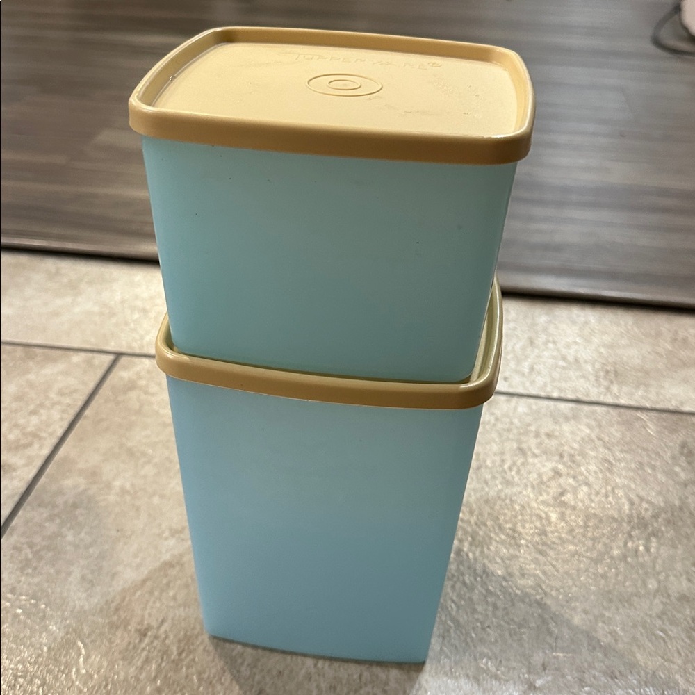 Vintage Tupperware set of  2 blue  containers with lids